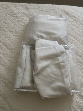 Kirkland Signature 680 Count King Bedsheets (White)